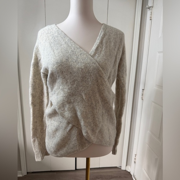 Babaton V-Neck Cream Sweater - Picture 2 of 8